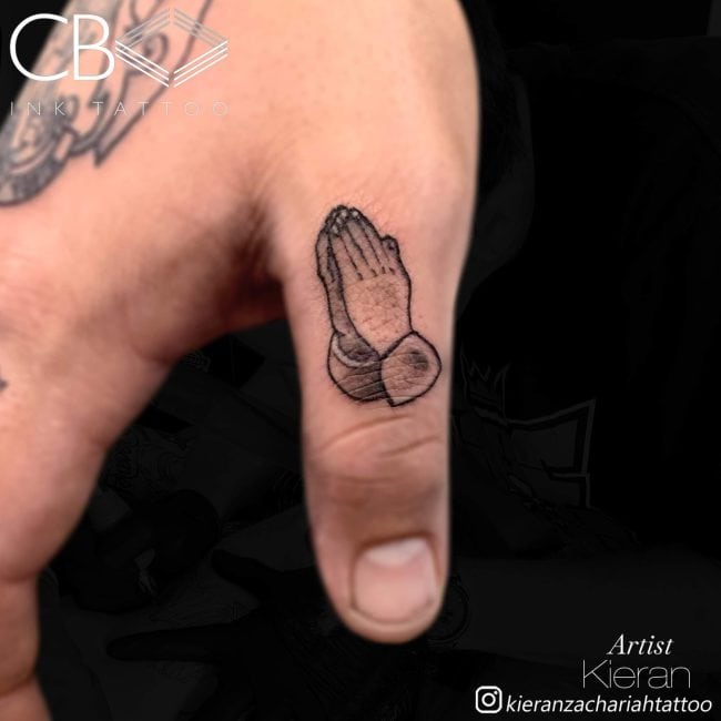men hand tatoo