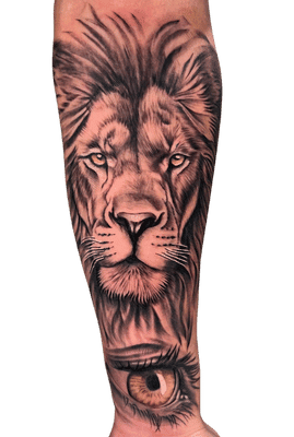Erick Suarez Tattoo Artist Lion Realism Eye Colour Tattoo