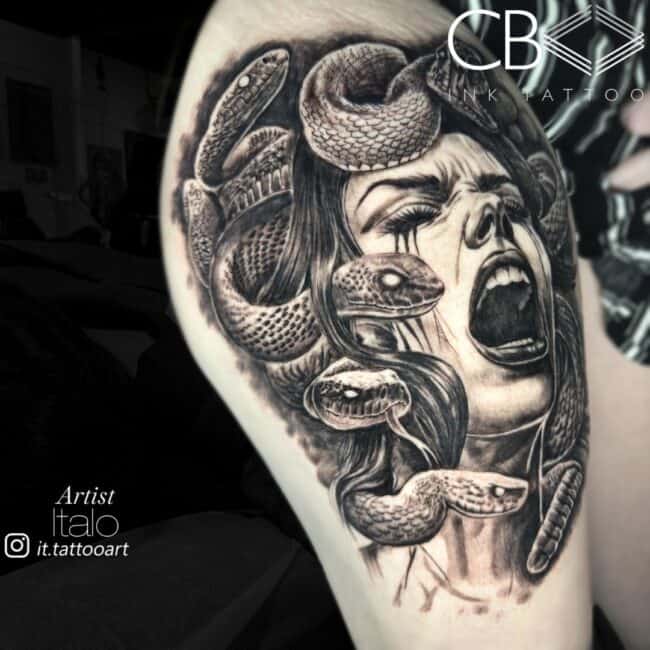 THIGH-TATTOO-MEDUSA-BLACK