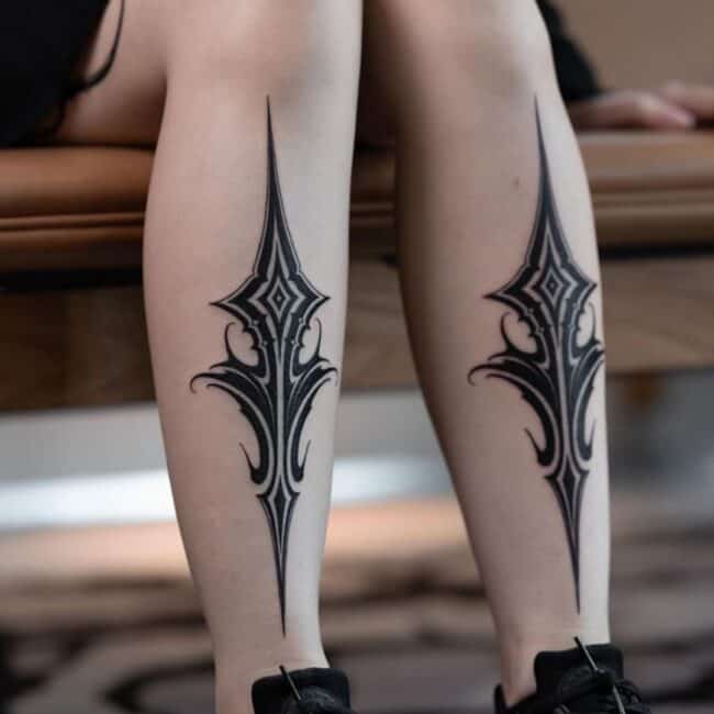 Tribal Blackwork Geometric Abstract Sharp Edges Thick and Thin Line Patterns Curved Flow Blackout Diamond Shape Left Right Leg Knee Tattoo