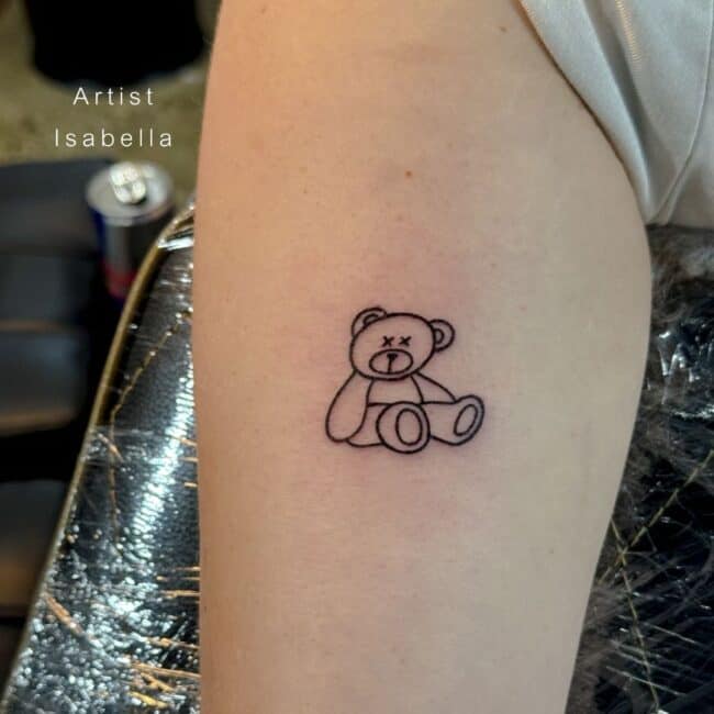 Isabella Tattoo Artist Fine Line Minimalist Whole Body Teddy Bear Sitting Eye Hands Feet Nose Tummy Ears Forearm Tattoo